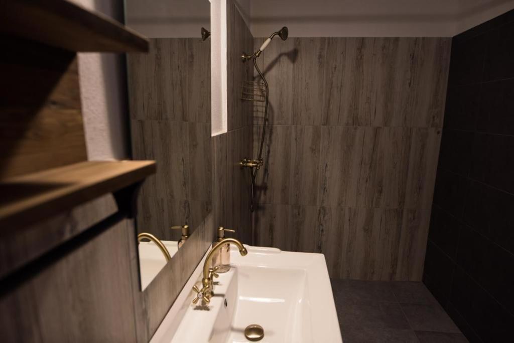 Hotel Kata - Lak BaileTusnad Esterno foto